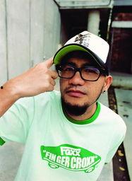 张震岳生活照,揭秘摇滚歌手的平凡日常